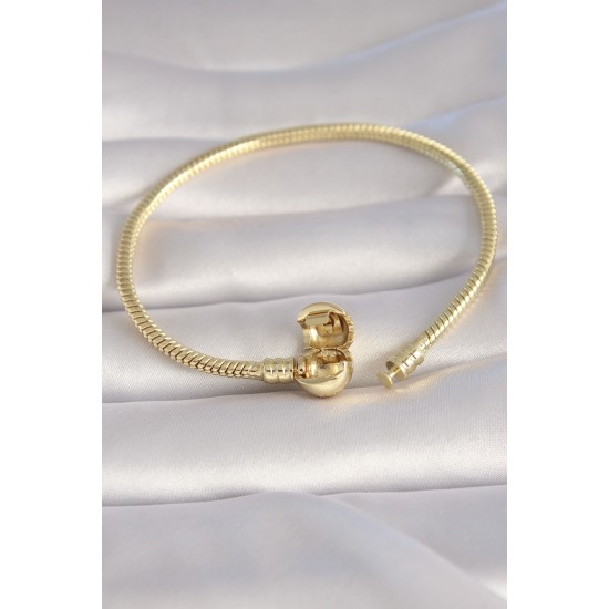 Pirinç Gold Renk İşleme Detay Charm Model Kadın Bileklik - TJ-BB5988