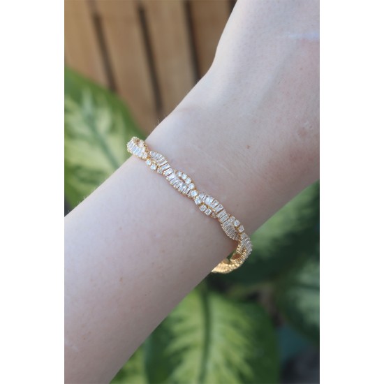 Vip Seri Pirinç Zirkon Taşlı Gold Renk Sarmal Model Bileklik - TJ-BB6083
