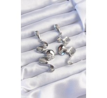 Pirinç Gümüş Renk Kıvrımlı Sallantılı Küpe - TJ-BKP9238