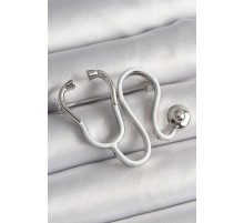 Pirinç Gümüş Renk Beyaz Steteskop Model Kadın Broş - TJ-BR400