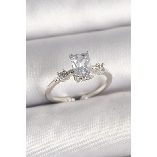 Pirinç Gümüş Renk Kare Zirkon Taşlı Model Kadın Yüzük - TJ-BYK3682