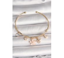 Pirinç Gold Renk Sallantı Pembe Mineli Çiçek Figür Zirkon Taşlı Kelebek Detay Charm Kadın Bileklik - TJ-BB6891