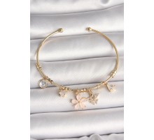 Pirinç Gold Renk Sallantı Pembe Mineli Çiçek Figür Zirkon Taşlı Kelebek Detay Charm Kadın Bileklik - TJ-BB6891