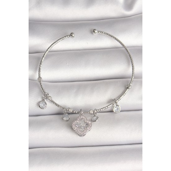 Pirinç Gümüş Renk Sallantı Zirkon Taşlı Yonca Figür Charm Kadın Bileklik - TJ-BB6905