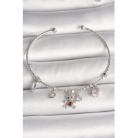 Pirinç Gümüş Renk Sallantı Zirkon Taşlı Ayıcık Figür Kırmızı Taş Detay Charm Kadın Bileklik TJ-BB6912