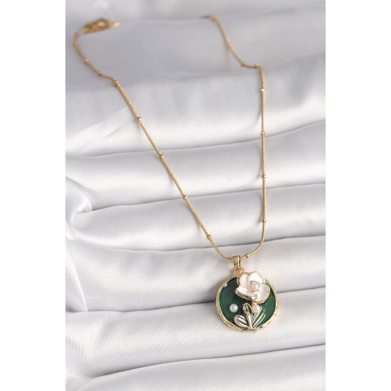 316L Çelik Gold Renk Beyaz Çiçek İşlemeli İnci Detaylı Yeşil Portre Model Kadın Kolye - TJ-BKO10023