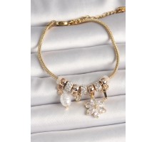 Pirinç Gold Renk Sallantı Zirkon Taşlı Çiçek Model İnci Detay Charm Kadın Bileklik - TJ-BB6934