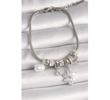 Pirinç Gümüş Renk Sallanı Zirkon Taşlı Çiçek Model İnci Detaylı Charm Kadın Bileklik - TJ-BB6935