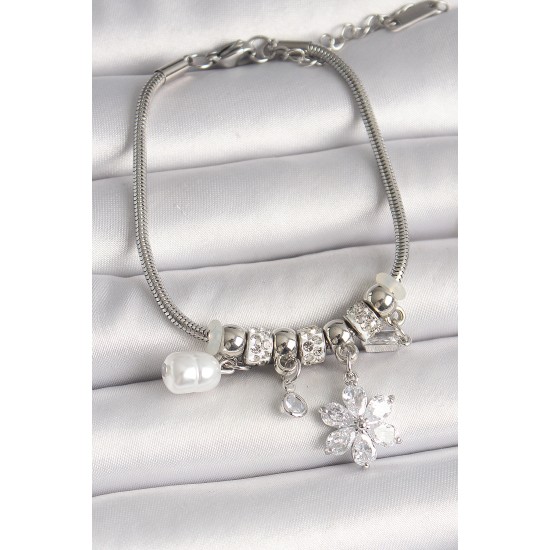 Pirinç Gümüş Renk Sallanı Zirkon Taşlı Çiçek Model İnci Detaylı Charm Kadın Bileklik - TJ-BB6935