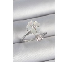 Pirinç Gümüş Renk Beyaz Mineli Çiçek Model Zirkon Taş Detay Kadın Yüzük - TJ-BYK3712