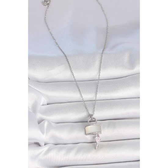 316L Çelik Gümüş Renk Zincir Beyaz Sedefli Kilit Anahtar Detay Kadın Kolye - TJ-BKO10108