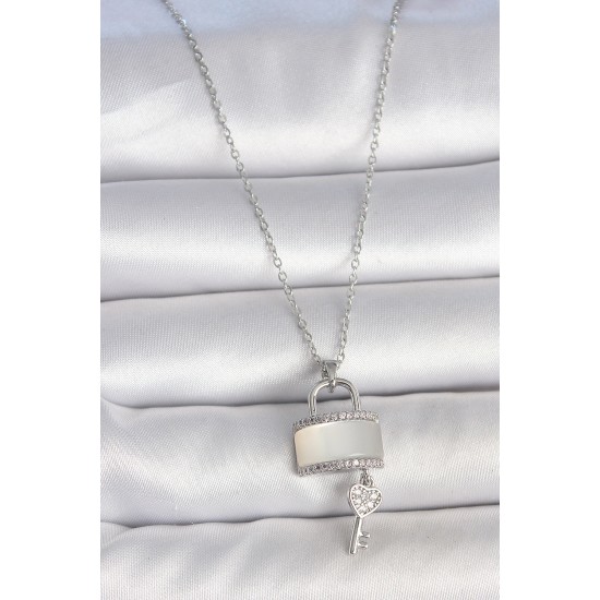 316L Çelik Gümüş Renk Zincir Beyaz Sedefli Kilit Anahtar Detay Kadın Kolye - TJ-BKO10108