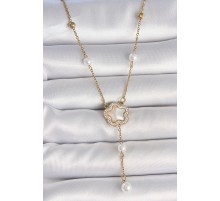 316L Çelik Gold Renk Zincir Beyaz Mineli Zirkon Taşlı Yonca Figür Topçuk Detay Kadın Kolye - TJ-BKO10111
