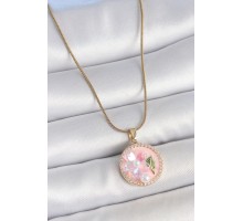 316L Çelik Gold Renk Zincir Zirkon Taşlı Pembe Mineli Çiçek İşlemeli İnci Detay Portre Model Kadın Kolye - TJ-BKO10139