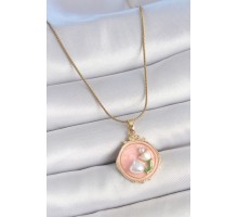 316L Çelik Gold Renk Zincir Pembe Mineli İncili Çiçek İşlemeli Portre Model Kadın Kolye - TJ-BKO10151