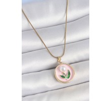 316L Çelik Gold Renk Zincir Pembe Mineli İncili Çiçek İşlemeli Portre Model Kadın Kolye - TJ-BKO10169