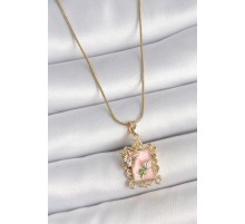 316L Çelik Gold Renk Zincir Pembe Mineli Çiçek İşlemeli Zirkon Taşlı Kelebek Detay Portre Model Kadın Kolye - TJ-BKO10188
