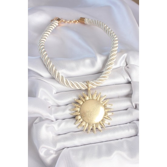 Kırık Beyaz Halat Model Gold Renk Güneş Figürlü Pirinç Kolye - TJ-BKO10224