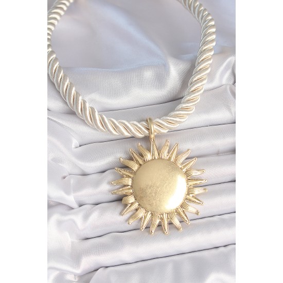 Kırık Beyaz Halat Model Gold Renk Güneş Figürlü Pirinç Kolye - TJ-BKO10224