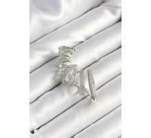 Pirinç Zirkon Taş Kaplamalı Sarmal Figürlü Gümüş Renk Kadın Sağ Kıkırdak Küpe - TJ-BKP10626