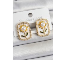 Pirinç Beyaz Mineli Papatya Figürlü Sanatsal Portre Model Gold Renk Kadın Küpe - TJ-BKP10686