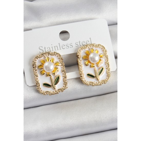 Pirinç Beyaz Mineli Papatya Figürlü Sanatsal Portre Model Gold Renk Kadın Küpe - TJ-BKP10686