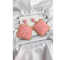 Pembe Kare Figürlü Hasır Örgü Model Gold Renk Kadın Küpe - TJ-BKP10720