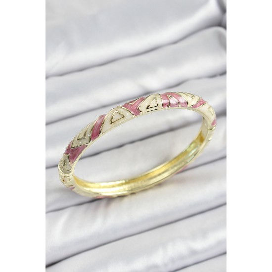 Mineli Pirinç Gold Renk Beyaz ve Pembe Geometrik Desenli Kadın Kelepçe - TJ-BB7154