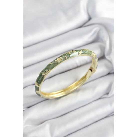 Mineli Pirinç Koyu Yeşil Çiçek Motifli Gold Renk Kadın Kelepçe - TJ-BB7445