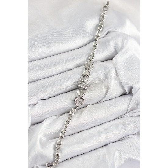 Pirinç Zirkon Taşlı Kalp Detaylı Çiçek Model Gümüş Renk Kadın Bileklik - TJ-BB7528