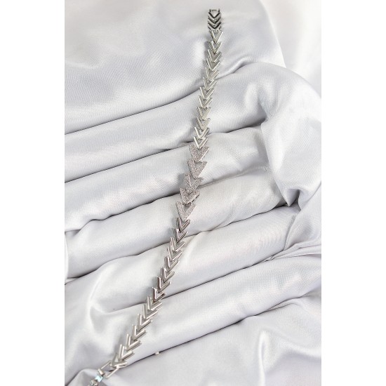 Pirinç Zirkon Taşlı Sıralı Ok Model Gümüş Renk Kadın Bileklik - TJ-BB7560