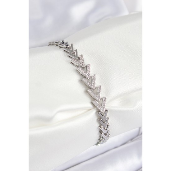 Pirinç Zirkon Taşlı Sıralı Ok Model Gümüş Renk Kadın Bileklik - TJ-BB7560