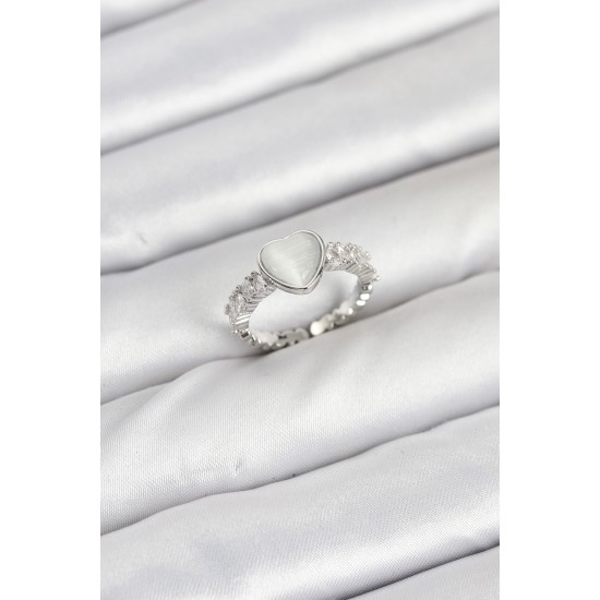 Pirinç Gümüş Renk Zirkon Taşlı Kalpli Kadın Yüzük - TJ-BYK3857