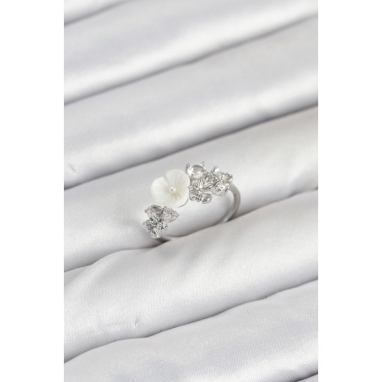 Pirinç Gümüş Renk Çiçek Model Zirkon Taşlı Kadın Yüzük - TJ-BYK3879