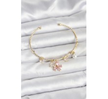 Pembe Kelebek Charmlı Gold Renk Kadın Bileklik - TJ-BB8031