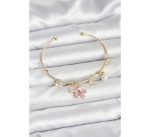 Pembe Kelebek Charmlı Gold Renk Kadın Bileklik - TJ-BB8031