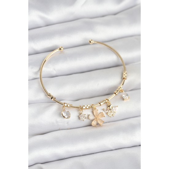 Çiçek ve Kelebek Charmlı Gold Renk Pirinç Kadın Bileklik - TJ-BB8049