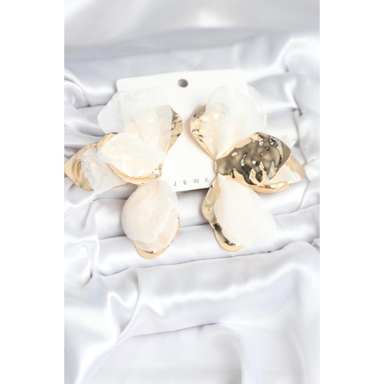 Pirinç Gold Renk Beyaz Tüllü Lotus Kadın Küpe - TJ-BKP11373