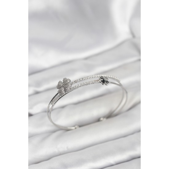 Pirinç Gümüş Renk Yonca Model Kadın Bileklik - TJ-BB8266