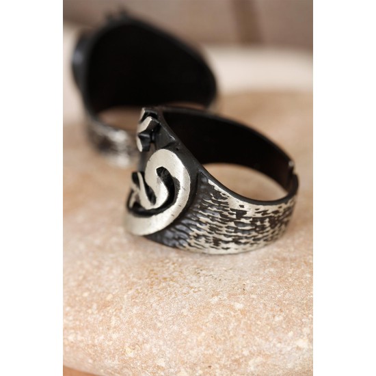 Lale Figürlü Füme Gri Renk Ayarlamalı Erkek Yüzük - TJ-EY168