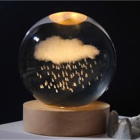 Dekoratif Bulut ve Yağmur Tasarımlı Ahşap Altlıklı Işıklı Cam Küre Cam 6 Cm Ahşap 2 Cm