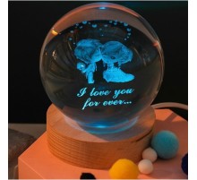 Dekoratif Öpüşen Sevgili Tasarımlı Ahşap altlıklı Işıklı Cam Küre Büyük Boy