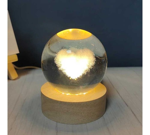 toptan-xml-dropshipping-Dekoratif Kalp Tasarımlı Ahşap altlıklı Işıklı Cam Küre 6 Cm MZ4-2336
