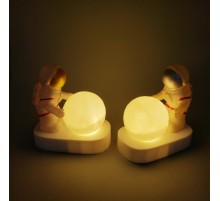 Astronot Masa Lambası