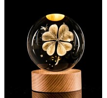 Ahşap Altlıklı Işıklı Yonca Tasarımlı Cam Küre