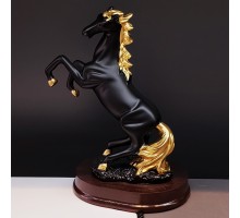 Dekoratif Şaha Kalkan At Biblo Siyah