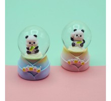 Panda Tasarımlı Işıklı Küçük Boy Kar Küresi