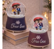 Şemsiye Altında Oturan Romantik Çiftler Tasarımlı Büyük Kar Küresi