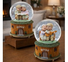 Mutlu Yaşlı Çiftler Tasarımlı Büyük Boy Püskürtmeli Kar Küresi