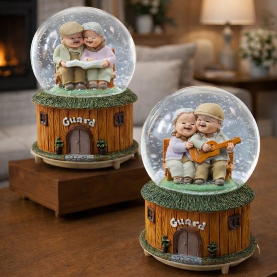 toptan-xml-dropshipping-Mutlu Yaşlı Çiftler Tasarımlı Büyük Boy Püskürtmeli Kar Küresi